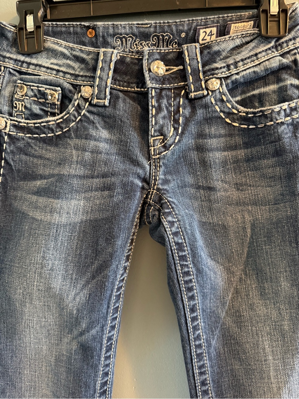 Miss Me Capri Rhinestone Low Rise Jeans - Picture 4 of 9